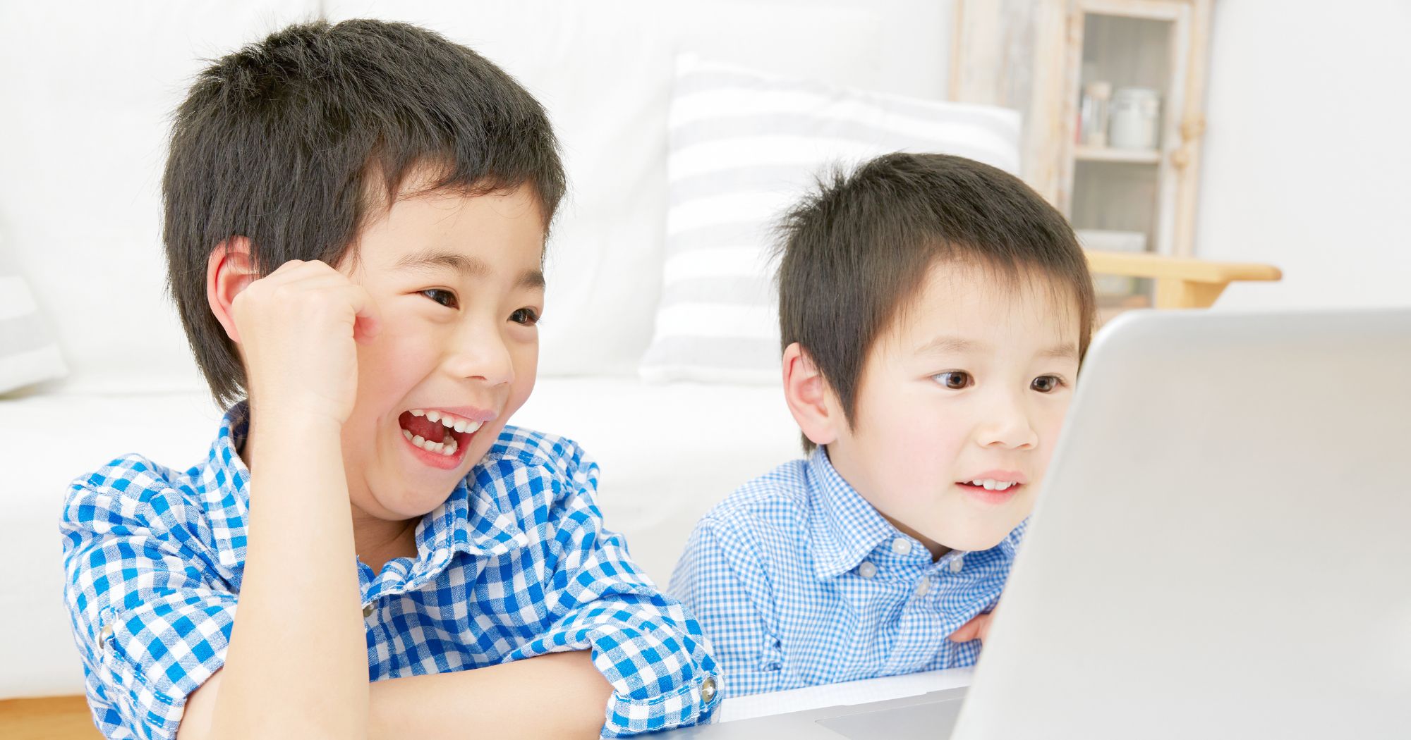 プログラミングを楽しむお子さん